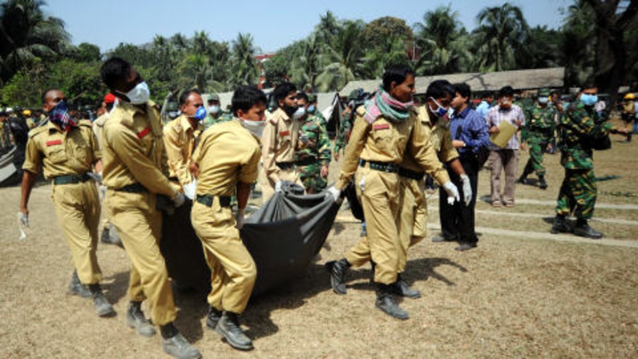 Une mutinerie fait des dizaines de morts RadioCanada