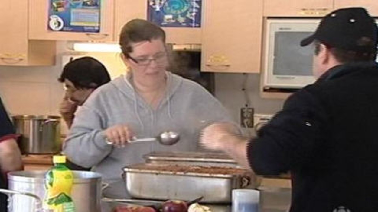 L Attrait Des Cuisines Collectives Radio Canada Ca