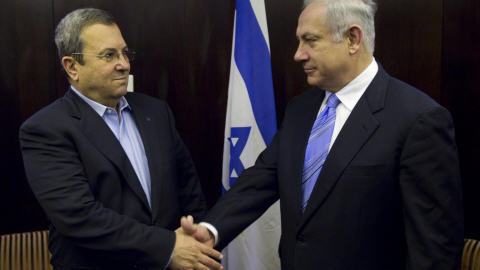 Ehoud Barak et Benyamin Nétanyahou, lors de leur rencontre, lundi.