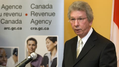 Le ministre fédéral du Revenu, Jean-Pierre Blackburn
