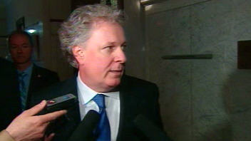 Charest défend ses changements | Radio-Canada