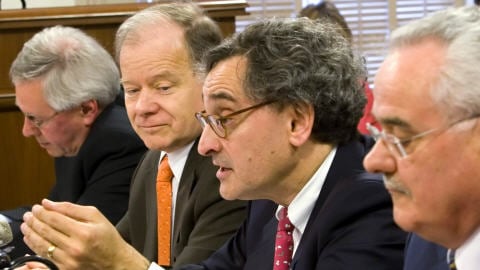 Le sous-ministre aux Finances Jean Houde, le ministre Raymond Bachand, Michael Sabia et Fernand Perreault de la Caisse de dépôt lors de la commission parlementaire des finances publiques
