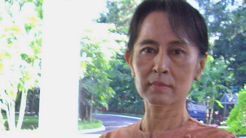 Aung San Suu Kyi lors de discussions avec un émissaire de l'ONU en octobre 2007.