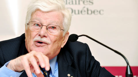 Paul Gérin-Lajoie lors d'une conférence de presse d'appui aux commissions scolaires en 2008