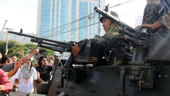 Des manifestants protestent contre le coup d'État militaire au Honduras.