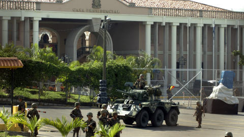 L'armée encercle la résidence du président hondurien Manuel Zelaya.