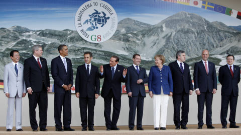 Photo de famille au Sommet du G8 en Italie en 2009.