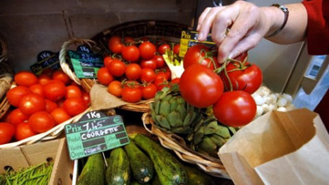 Des tomates dans un marché