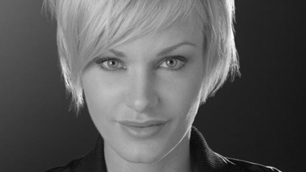 Nelly Arcan s'enlève la vie | Radio-Canada