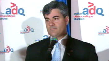 Éric Caire en point de presse après la victoire de Gilles Taillon