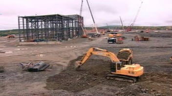 Travaux de construction d'une mine d'or à ciel ouvert en Abitibi (archives)