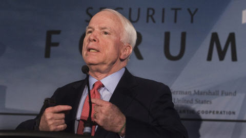 John McCain, en marge du Forum sur la sécurité internationale d'Halifax