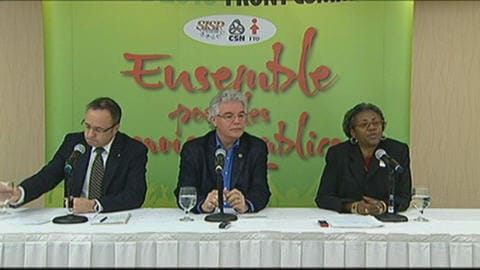 De gauche à droite: Daniel Boyer de la Fédération des travailleurs du Québec (FTQ), Régine Laurent du Secrétariat intersyndical des services publics (SISP), et Louis Roy de la Confédération des syndicats nationaux (CSN)