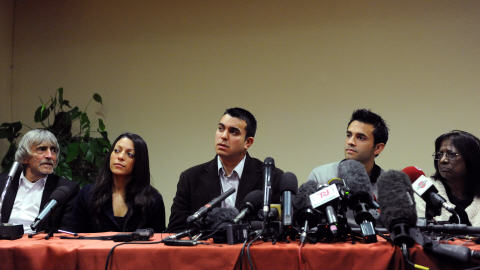 La famille de l'étudiante britannique assassinée a donné une conférence de presse à Pérouse, le 5 décembre 2009. Elle s'est dite satisfaite de la sentence.