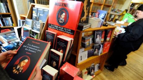 Des romans de la trilogie Millenium du suédois Stieg Larsson dans une librairie d'Arles, en France.