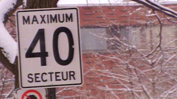 L'un des 7000 panneaux qui sont installés dans les secteurs résidentiels de Montréal.