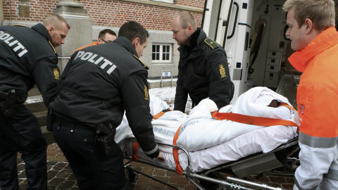 L'agresseur est arrivé sur un brancard au tribunal.