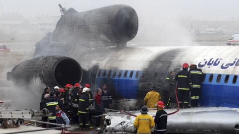 Un Tupolev s'écrase dans le nord de l'Iran faisant au moins 46 blessés.