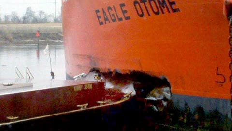 Collision du pétrolier Eagle Otome avec une barge au Texas