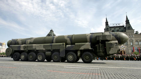Un missile Topol-M ICBM, lors d'une parade militaire à Moscou en 2008.