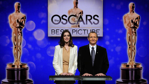 L'actrice Anne Hathaway et le président de l'Académie Tom Sherak