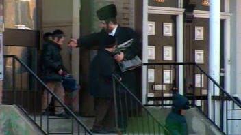 Enfants sortant de l'école juive Tora Moshe, à Montréal