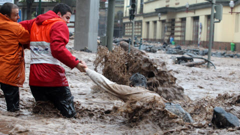 Des inondations et des glissements de terrain ont fait au moins 40 morts et une centaine de blessés à Madère
