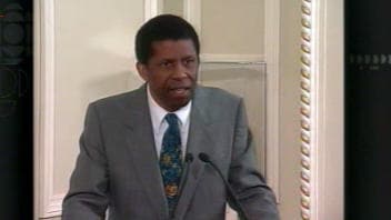 Dany Laferrière a prononcé une allocution très applaudie après avoir reçu la Médaille d'honneur de l'Assemblée nationale du Québec.