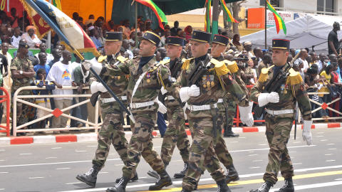Des militaires français participent à la parade du cinquantenaire de l'indépendance du Sénégal, le 4 avril 2010.