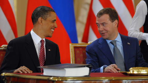 Barack Obama et Dimitri Medvedev ont signé le traité au château de Prague.