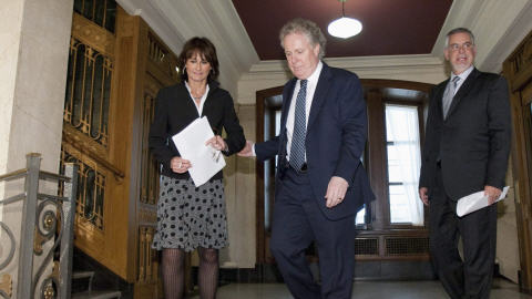 Jean Charest le 14 avril dernier en compagnie des ministres Weil et Dupuis.