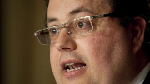 Le ministre de la Famille, Tony Tomassi, annonce des changements dans l'octroi des permis de garderie, le 26 avril 2010.