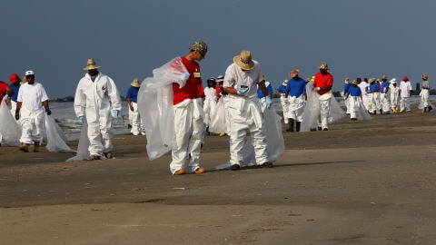 Nettoyage d'une plage