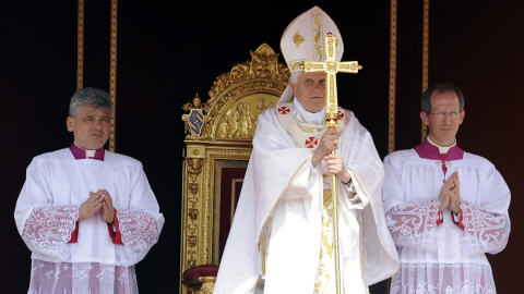 Le pape Benoît XVI a présenté ses excuses place Saint-Pierre.