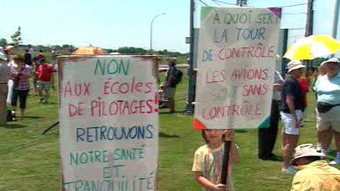 Manifestation contre le bruit aux abords de l'aéroport de Saint-Hubert