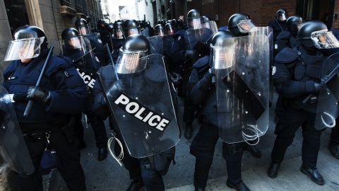 Policiers antiémeutes déployés lors des manifestations contre la G8/G20