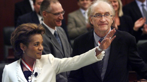 Michaëlle Jean et son époux, Jean-Daniel Lafond, au Parlement albertain, en 2006