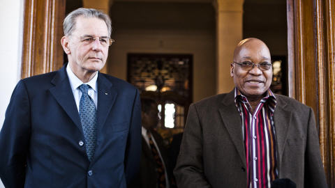 Le président du CIO Jacques Rogge et le président sud-africain Jacob Zuma