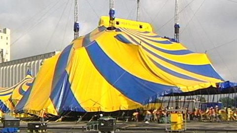 Montage du chapiteau du Cirque du Soleil