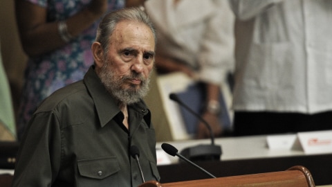 Fidel Castro prenant la parole au Parlement