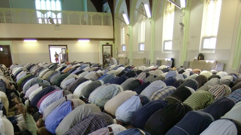 Des musulmans prient à la mosquée Jami, à Toronto.