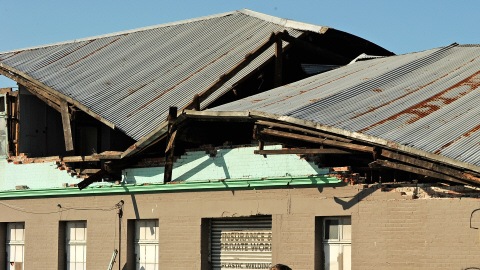 Un édifice endommagé par un puissant séisme et des répliques à Christchurch, en Nouvelle-Zélande