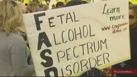 Des manifestants entendent sensibiliser les autorités au phénomène d'alcoolisme foetal.
