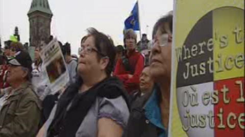 Manifestation de membres des Premières Nations sur la colline du Parlement pour réclamer plus de financement en éducation (archives)