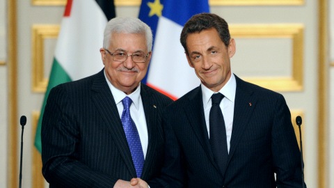 Le président de l'Autorité palestinienne Mahmoud Abbas et son homologue français Nicolas Sarkozy lors d'une rencontre à l'Élysée le 27 septembre 2010