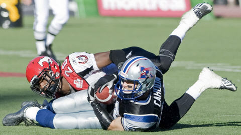 Ben Cahoon plaqué par Brandon Smith.
