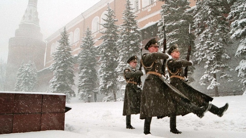 Des gardes défilent devant le Kremlin. (archives)