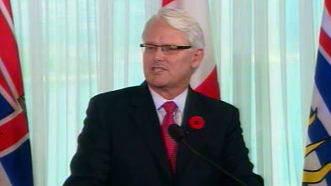 Gordon Campbell, lors de l'annonce de sa démission