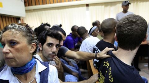 Les deux soldats israéliens, à droite, accusés d'avoir utilisé un garçon palestinien de 9 ans comme bouclier humain.