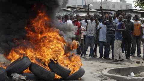 Des partisans d'Alassane Ouattara chantaient « Nous ne voulons pas Gbagbo », lundi, dans le quartier Koumassi d'Abidjan.